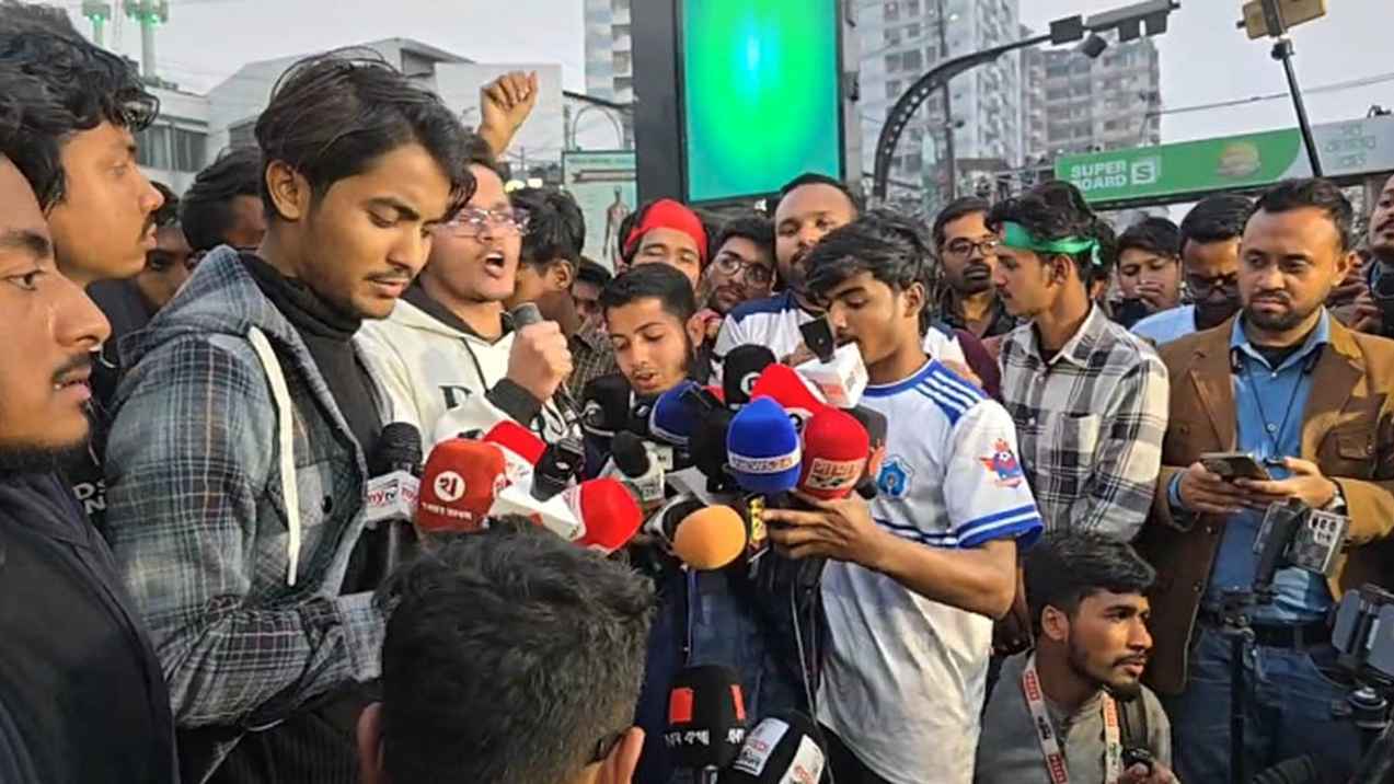 নতুন কর্মসূচি দিয়ে সড়ক ছাড়লেন সাত কলেজের শিক্ষার্থীরা