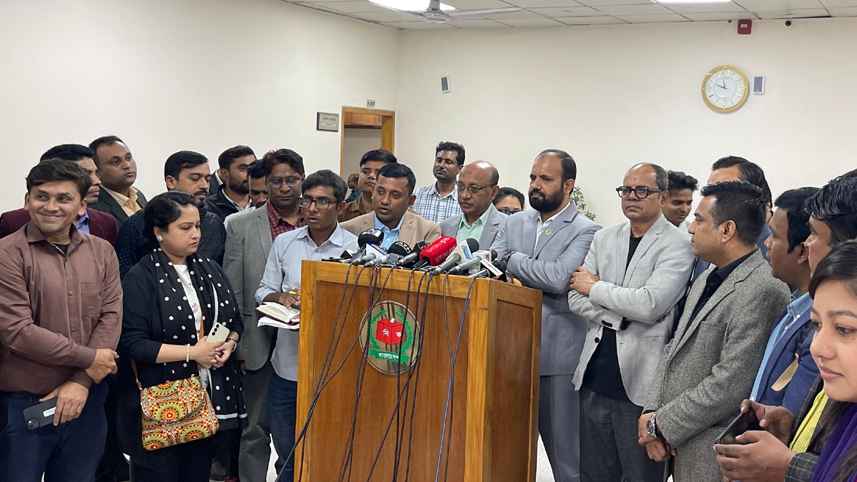 সাংবাদিকদের কার্ড–সংক্রান্ত জটিলতা, সমাধানে ইসিকে আল্টিমেটাম