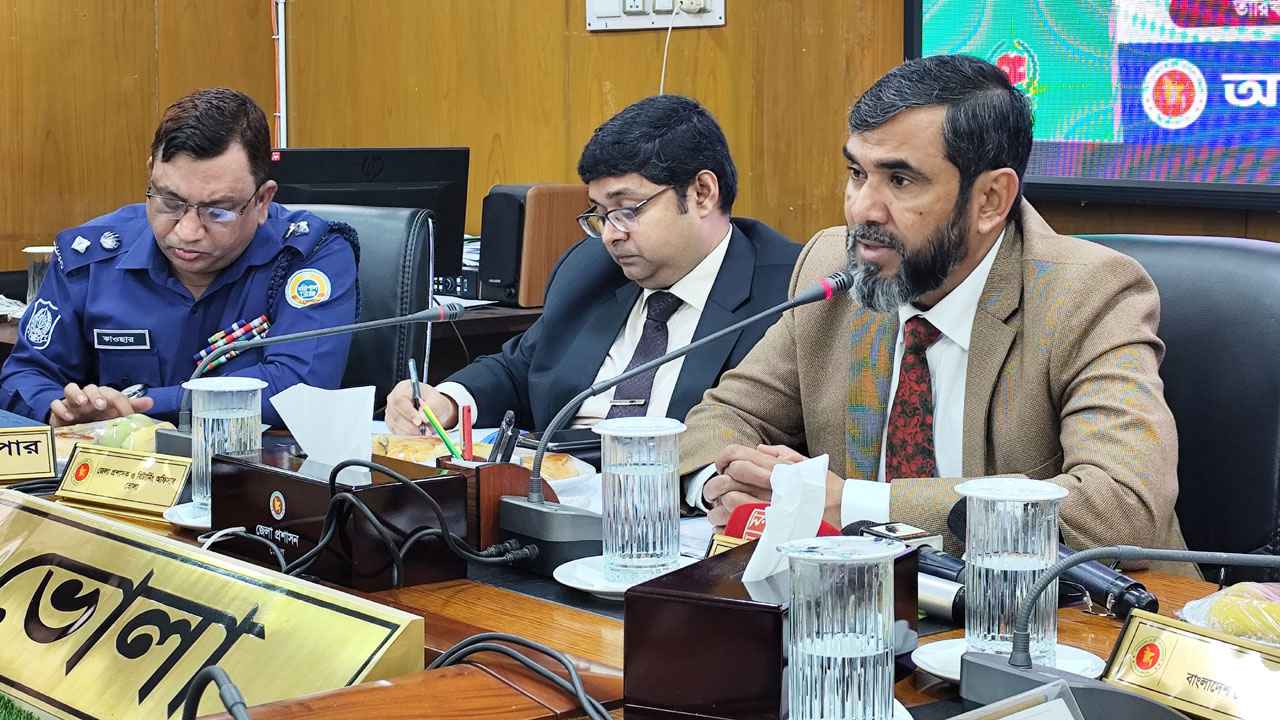 নির্বাচনে প্রশাসন নিরপেক্ষ না থাকলে কঠোর ব্যবস্থা: ইসি সানাউল্লাহ