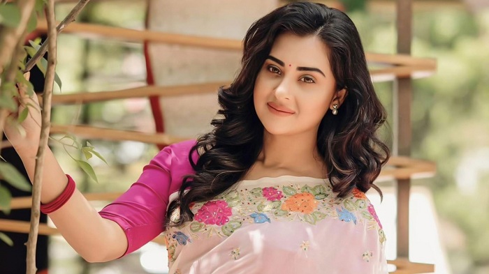 কঠিন সময়ের স্মৃতিচারণ করে যা বললেন বুবলী