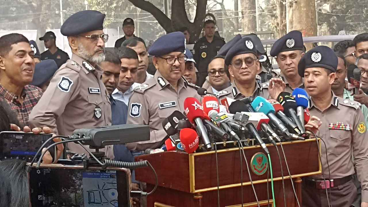 মাতৃভাষা দিবসে নিরাপত্তায় ঢাকায় ১৫ হাজার পুলিশ মোতায়েন থাকবে : ডিএমপি কমিশনার
