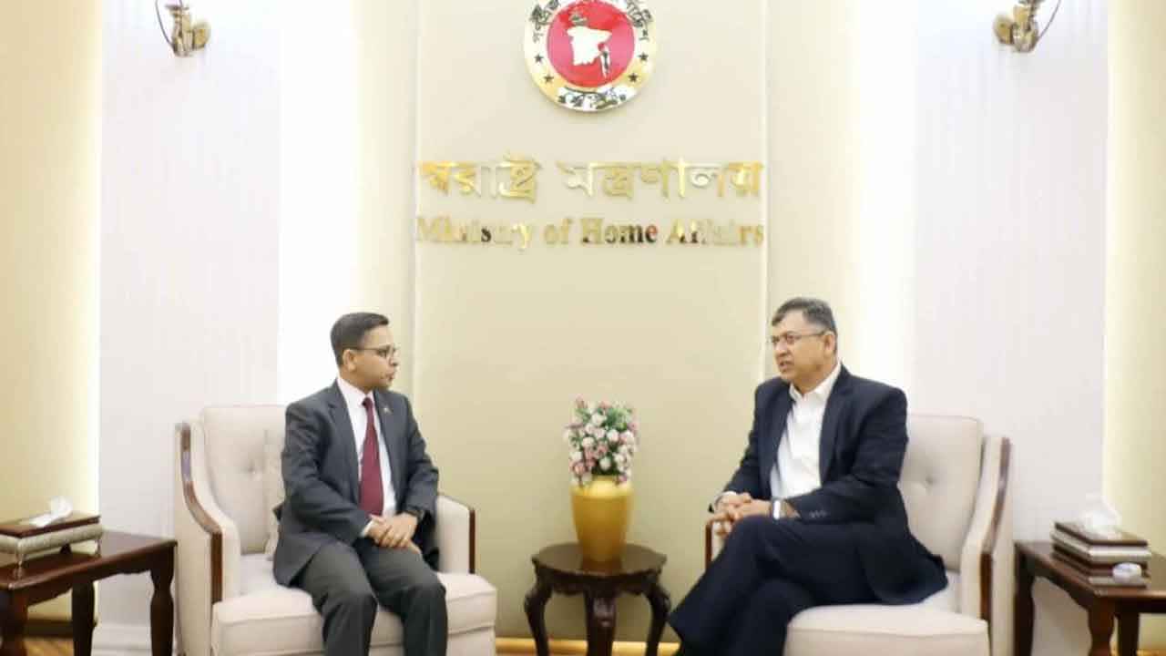 স্বরাষ্ট্রমন্ত্রীর সঙ্গে ভারতীয় হাইকমিশনার প্রণয় ভার্মার বৈঠক