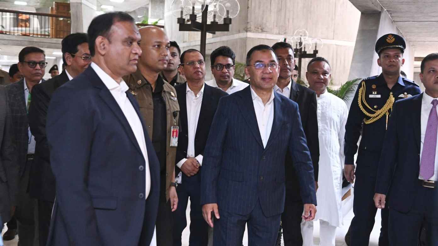 প্রথম অধিবেশনে যোগ দিতে সংসদে প্রধানমন্ত্রী