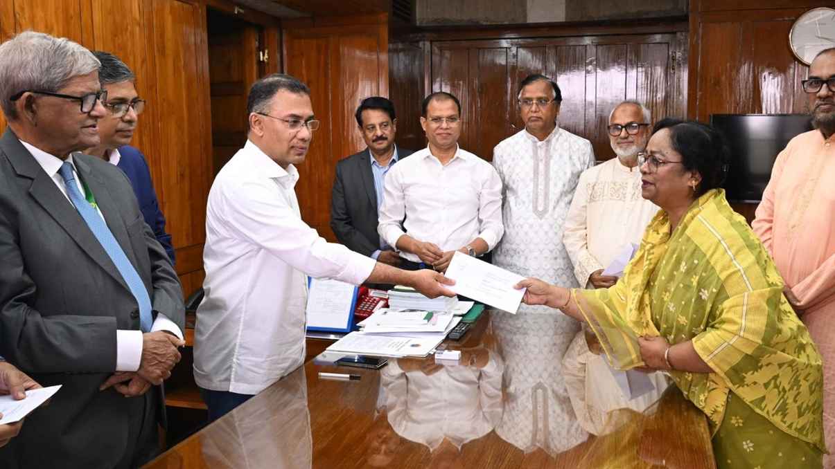প্রধানমন্ত্রীর ঈদ উপহার পাবেন সিটি করপোরেশনের পরিচ্ছন্নতাকর্মীরা