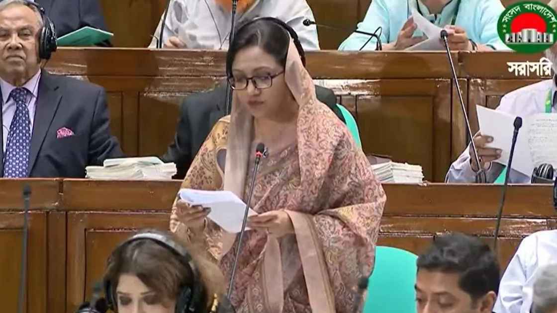স্পিকারকে ‘মাই লর্ড’ বলে প্রতিমন্ত্রী পুতুলের দুঃখপ্রকাশ!