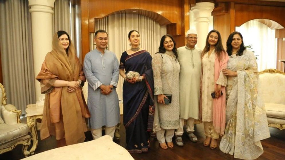 প্রধানমন্ত্রীর পরিবারের সঙ্গে ড. ইউনূসের ঈদের শুভেচ্ছা বিনিময়
