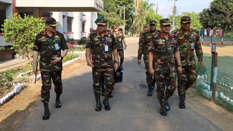 পার্বত্য চট্টগ্রামে সেনা ক্যাম্প পরিদর্শনে সেনাপ্রধান