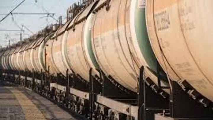 রাশিয়া ১ এপ্রিল থেকে পেট্রোল রফতানি বন্ধ করছে