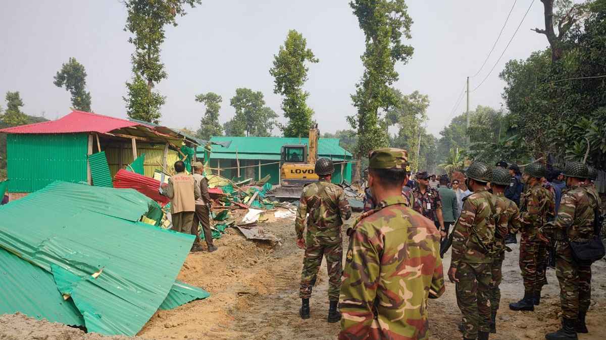 গাজীপুরে বনের জমি থেকে অবৈধ কলোনী উচ্ছেদ