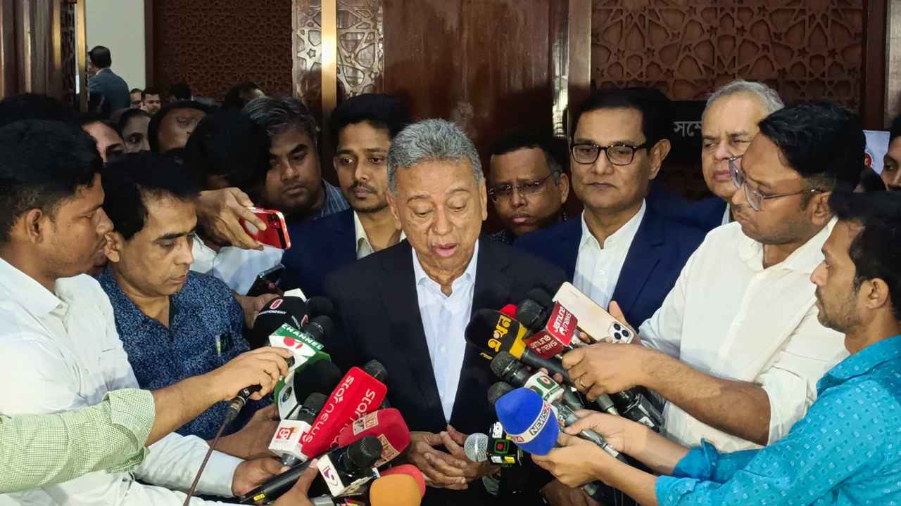 বৈশ্বিক সংকট দেশে বড় চাপ তৈরি করছে, বাড়তে পারে পণ্যমূল্য: অর্থমন্ত্রী