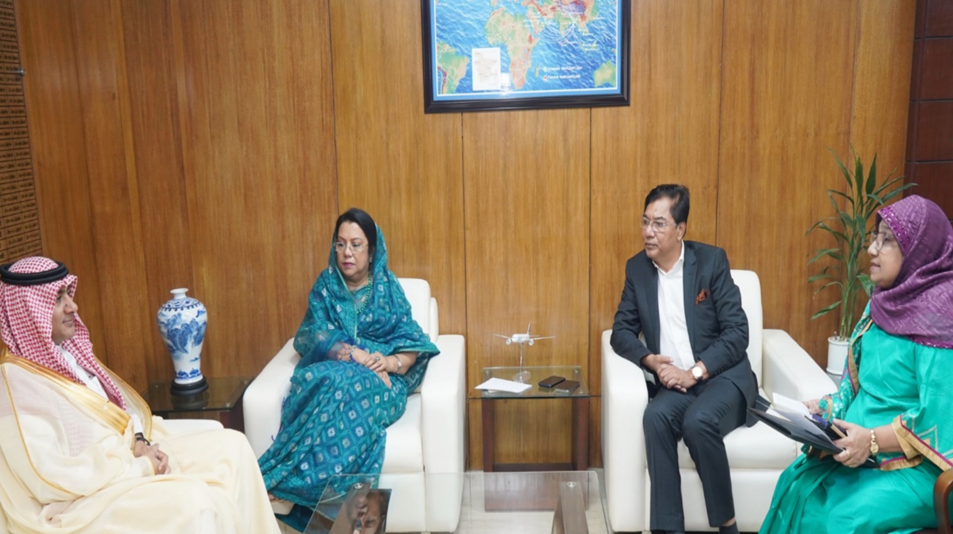 বিমান মন্ত্রী ও প্রতিমন্ত্রীর সঙ্গে সৌদি রাষ্ট্রদূতের সৌজন্য সাক্ষাৎ  