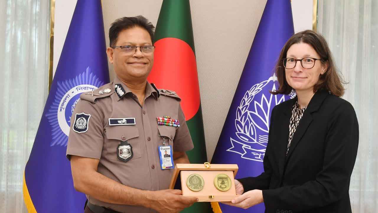 আইজিপির সঙ্গে জার্মান দূতাবাসের ডেপুটি হেড অব মিশনের সাক্ষাৎ