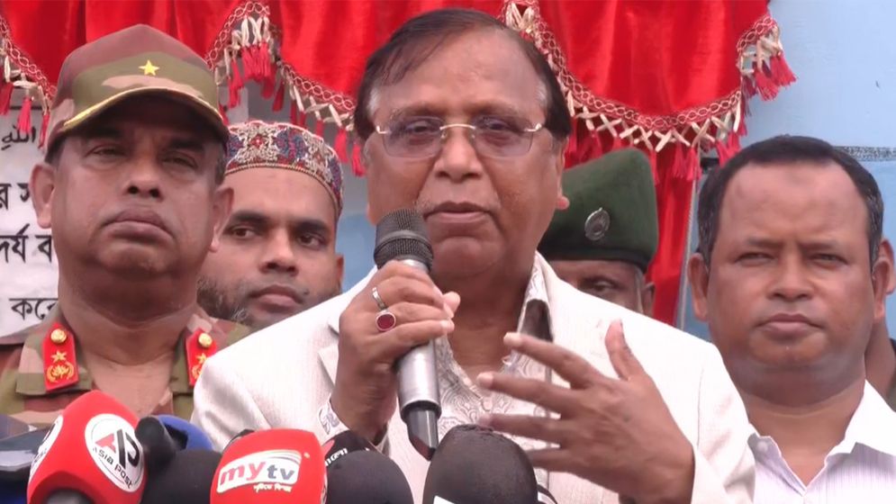 ফুটপাতের ব্যবসায়ীদের লাইসেন্স দেবে সরকার: ডিএসসিসি প্রশাসক