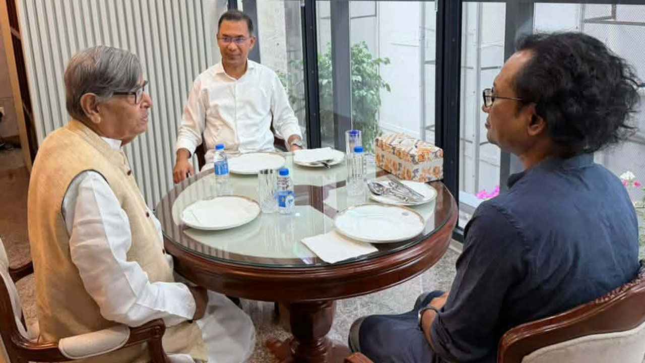 প্রধানমন্ত্রীর সঙ্গে অধ্যাপক আবু সায়ীদের সাক্ষাৎ