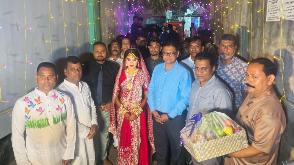 মা-হারা কনের বিয়েতে গাজীপুরের ডিসি, সর্বমহলে প্রশংসা