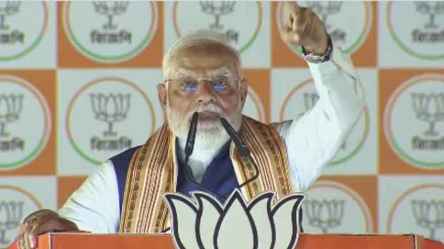 ‘মা’ কাঁদছে, ‘মাটি’ অনুপ্রবেশকারীদের দখলে, ‘মানুষ’ ভয়ে : মোদি