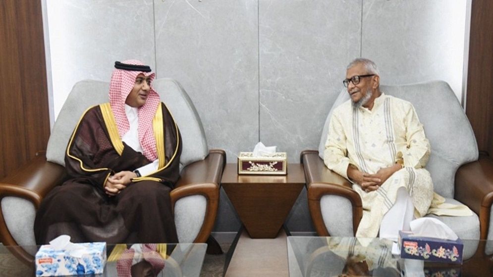 প্রবাসী কল্যাণ মন্ত্রীর সঙ্গে সৌদি রাষ্ট্রদূতের সাক্ষাৎ