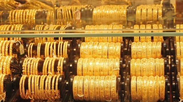 দেশের বাজারে স্বর্ণের দাম আরও কমল