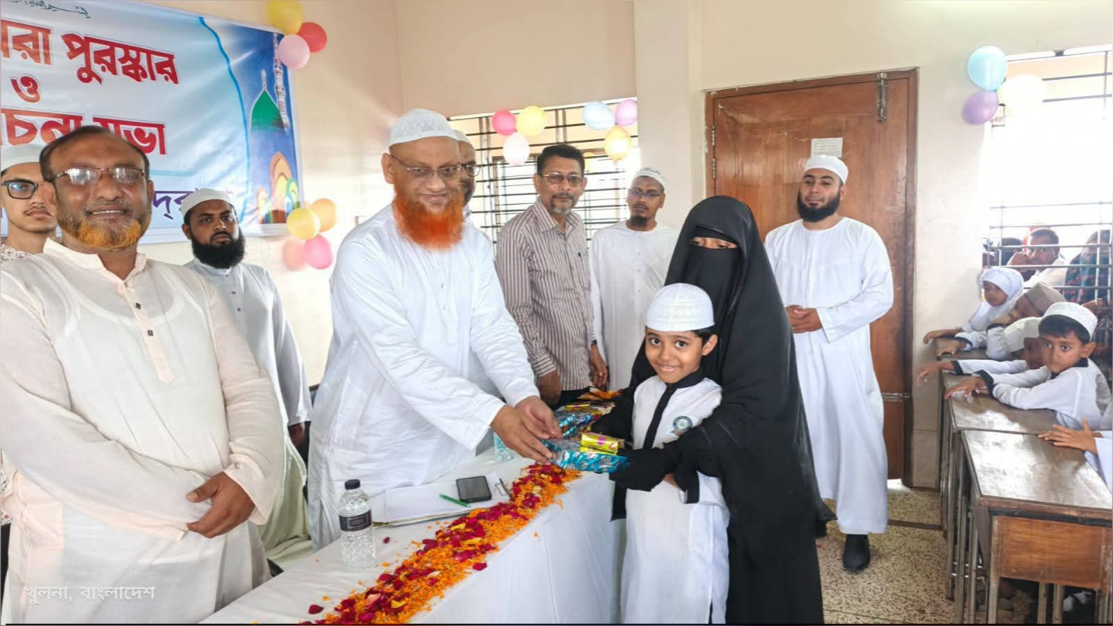 মাসিক সেরা পুরস্কার প্রদান অনুষ্ঠানে প্রাণবন্ত হাবিব লাইলী মাদ্রাসা