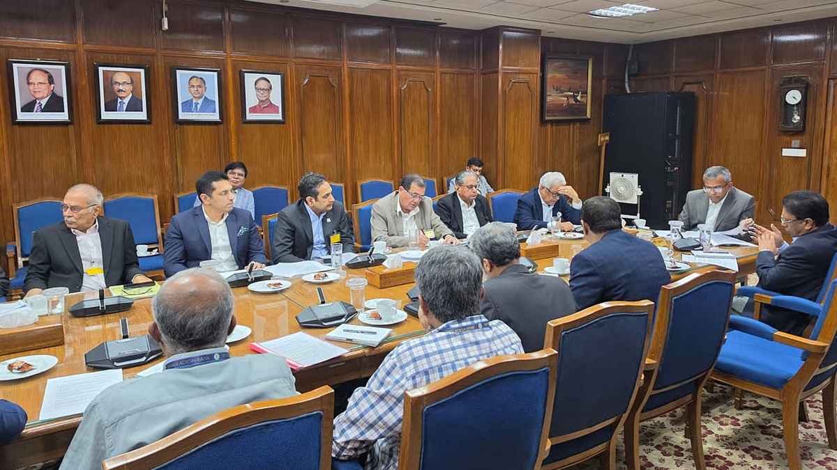 পাঁচ ব্যাংক একীভূতকরণের সিদ্ধান্ত পরিবর্তনের সুযোগ নেই: গভর্নর