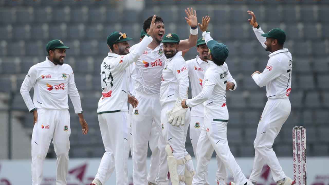 শুরুতেই পাকিস্তানকে কাঁপালেন তাসকিন আহমেদ