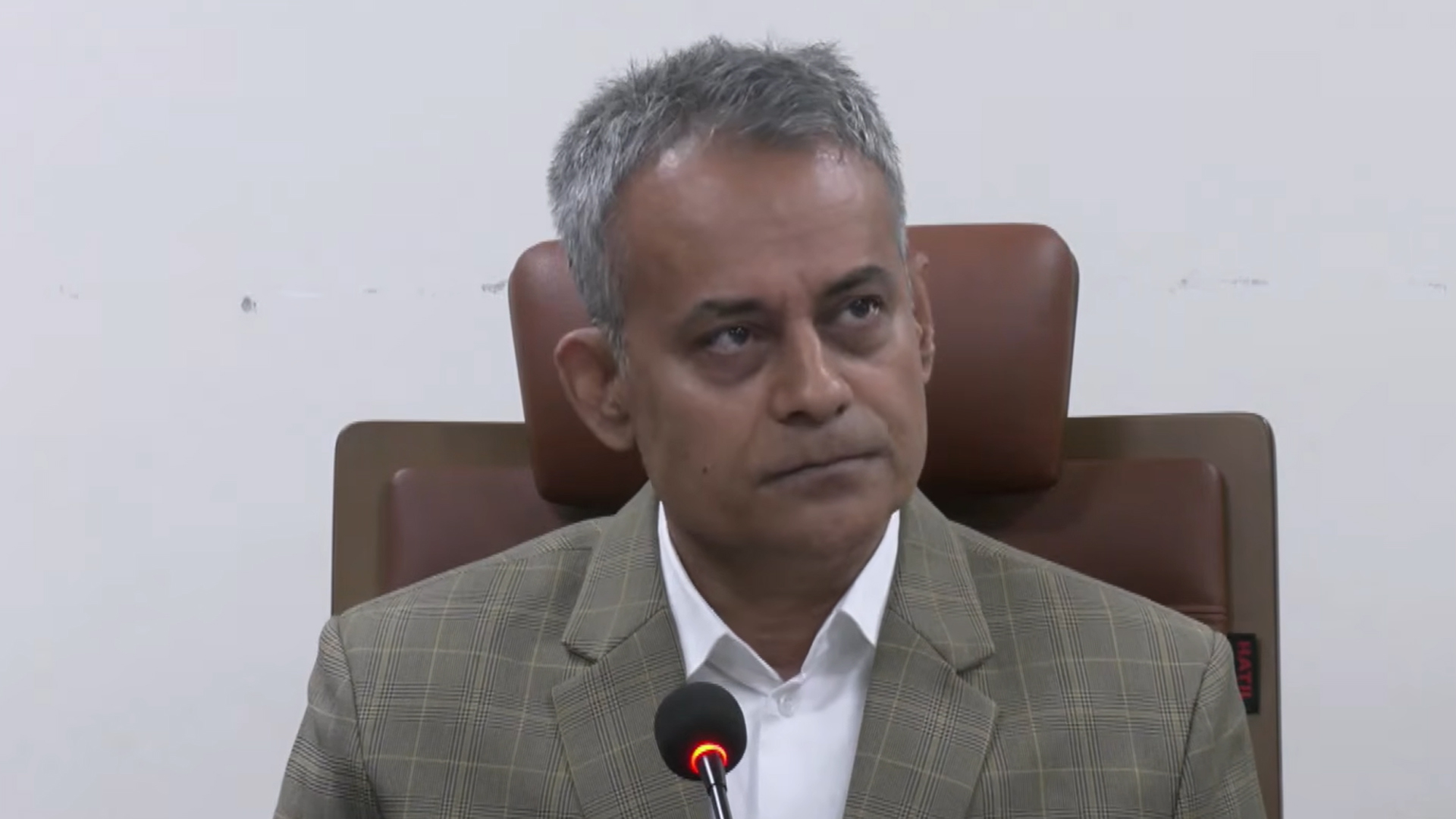  সড়কে বিশৃঙ্খলা রুখতে কঠোর অবস্থানে সরকার: মন্ত্রী