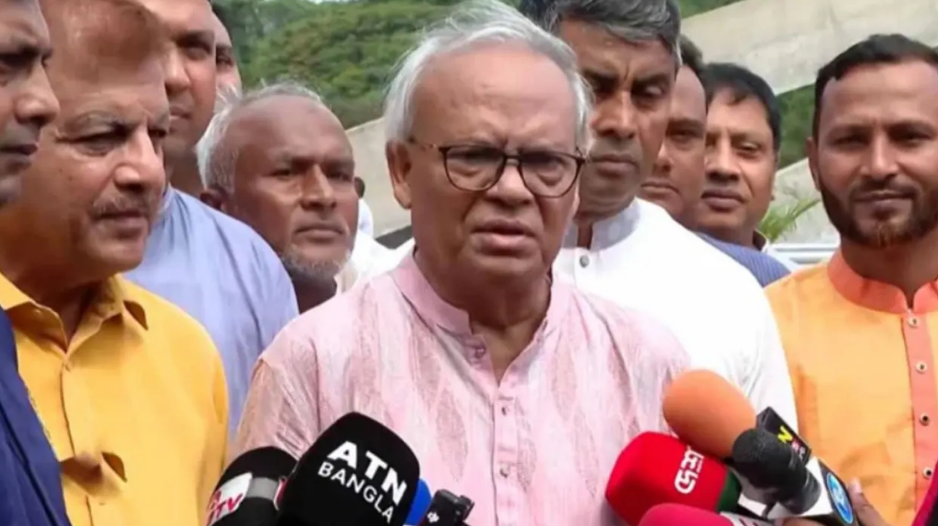 ষড়যন্ত্রের রাজনীতি পরিহার করে গঠনমূলক সমালোচনার আহ্বান রিজভীর