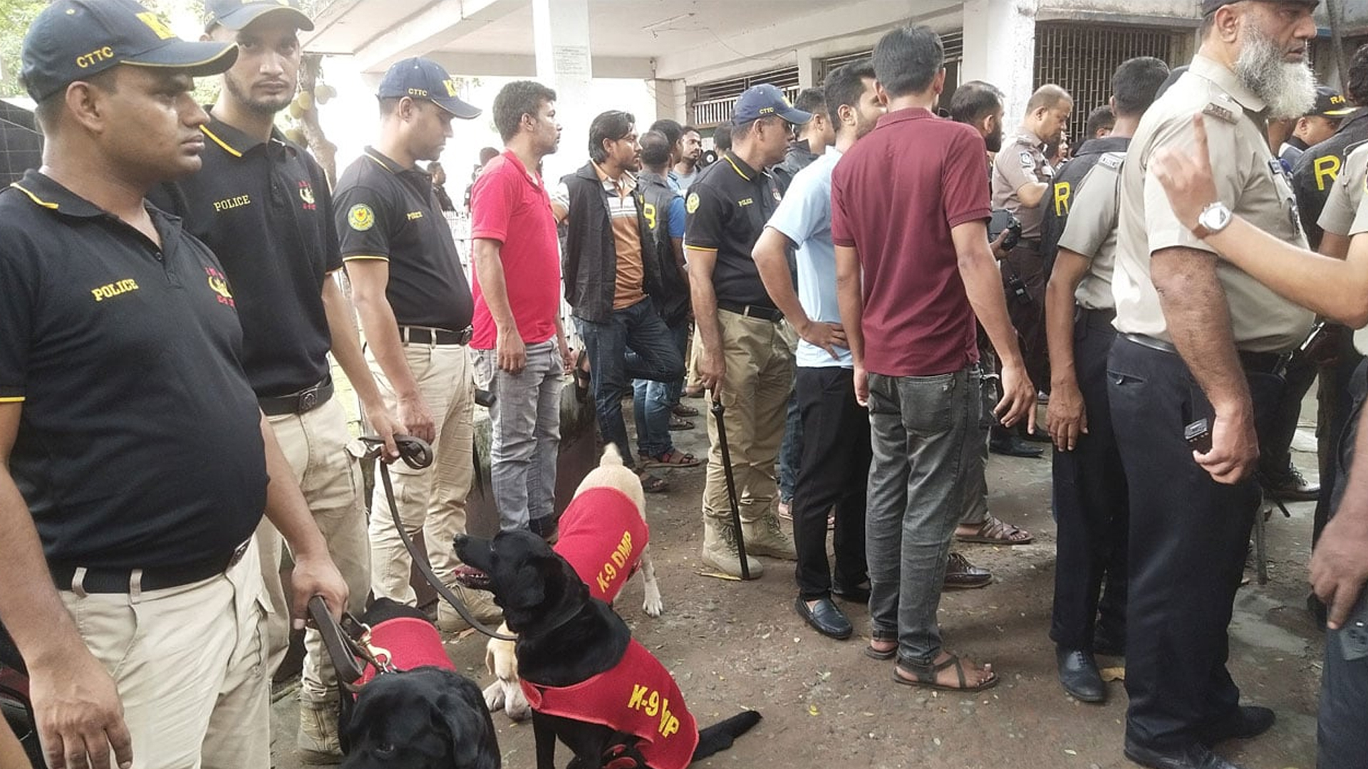 জেনেভা ক্যাম্পে র‍্যাব-পুলিশ-ডিএনসির চিরুনি অভিযান
